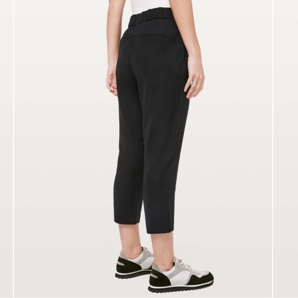 Lululemon On The Fly Crop Woven Pants 23” in Black Size 6 - Picture 3 of 10